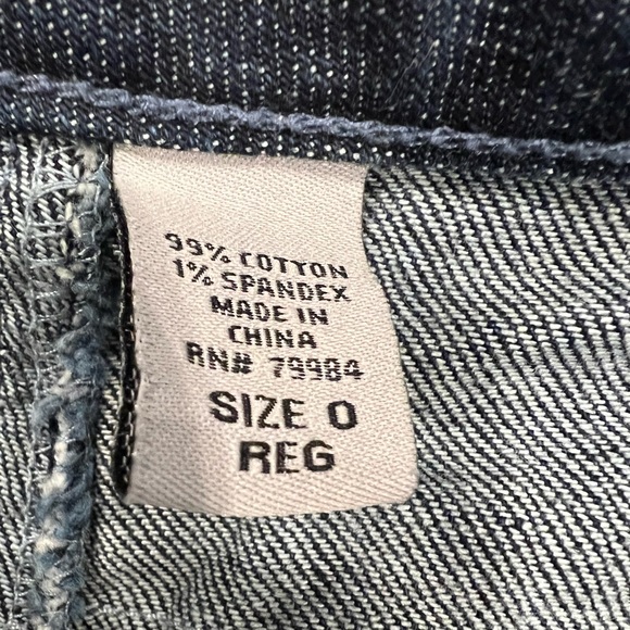 CHICOS Platinum Blue Jeans with Blue Floral Embroidered Back Pockets - Picture 7 of 11